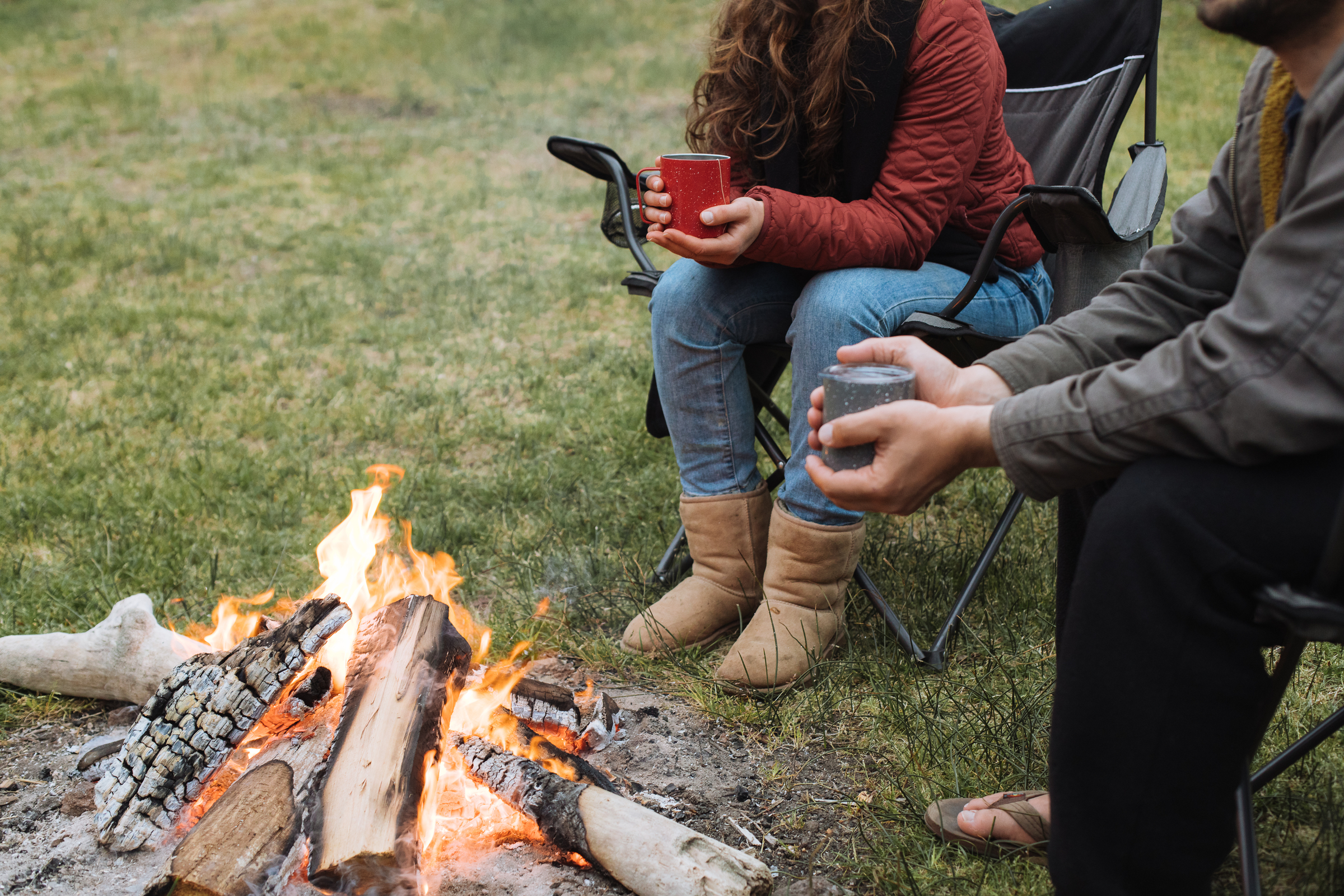 Camp_Cup_Speckled_Red_Gray_Lifestyle_2019-20_1.jpg