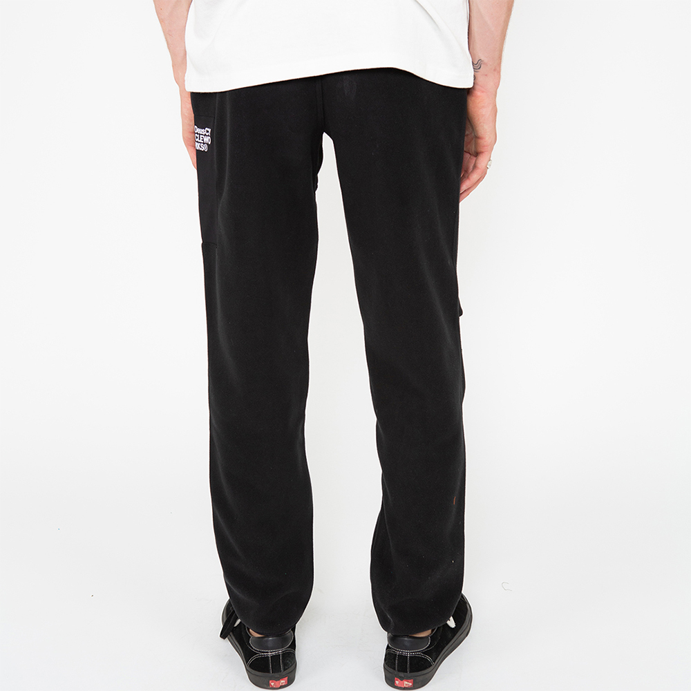 DMF2041440.Cycleworks Fleece Pant.Black.OnBody.2.jpg