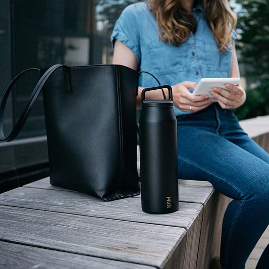 【新品/未使用】Miir EREWHON 32oz VI WM Bottle 黒 MiiR 32oz VI WM Bottle 雙層真空保溫/保冰提把上蓋保溫瓶– Concrete surf