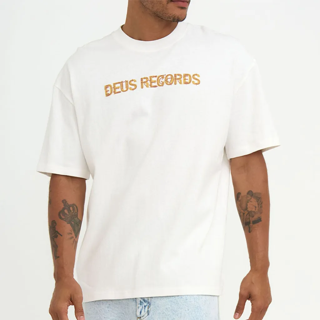 DMF231981B.Ancient Tech Tee.Vintage White.1 (1)