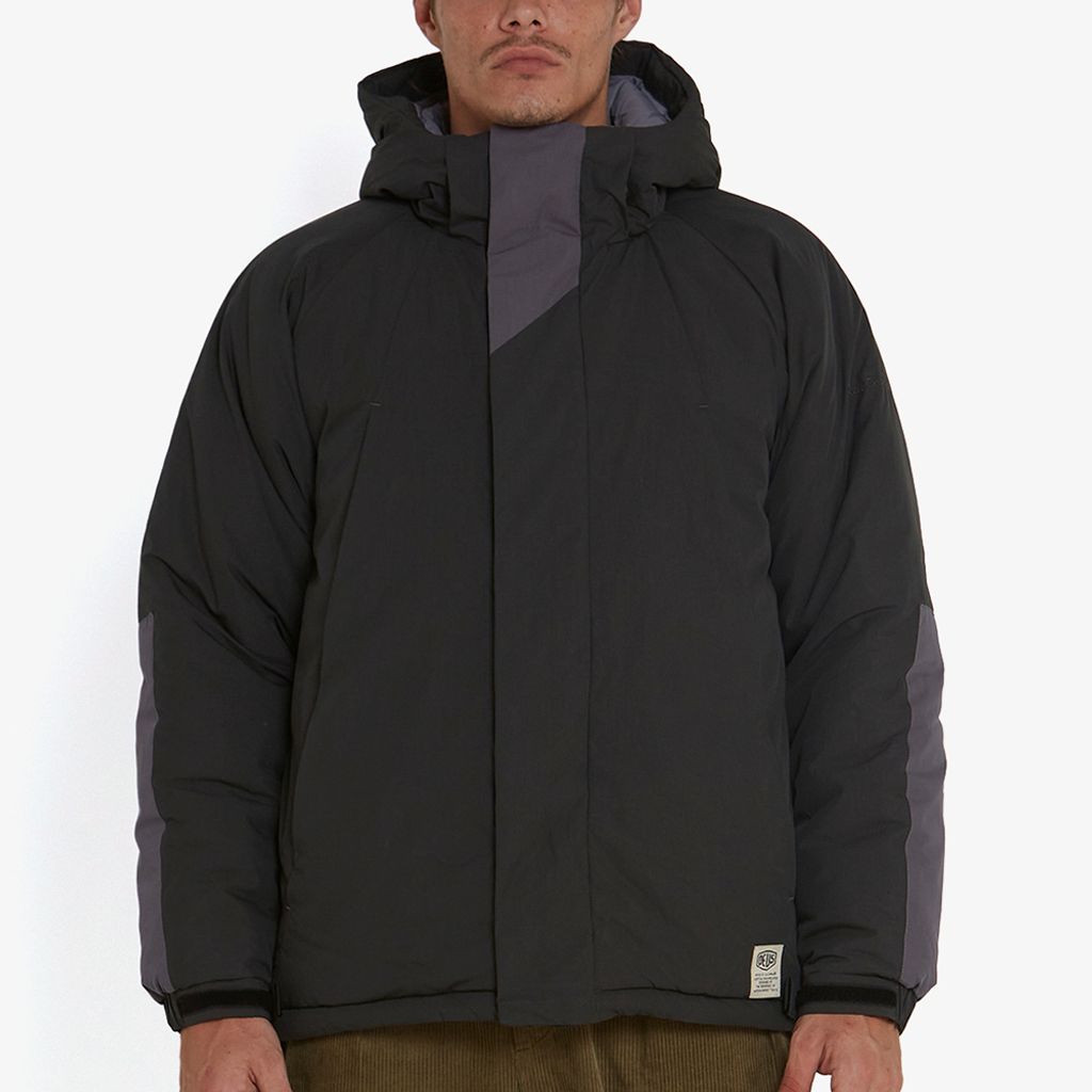 DPT22001.Latitude Jacket.Black.1(1)