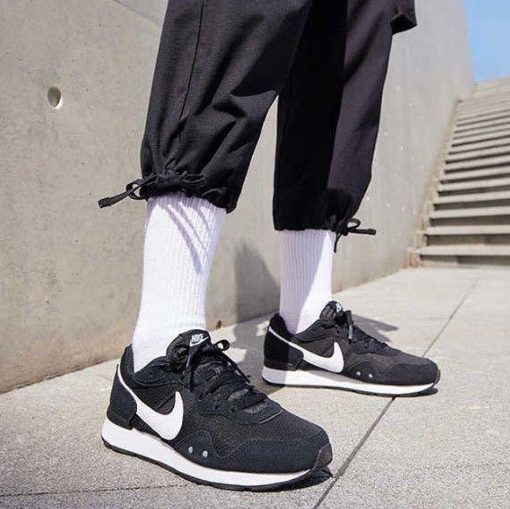 nike venture runner on foot