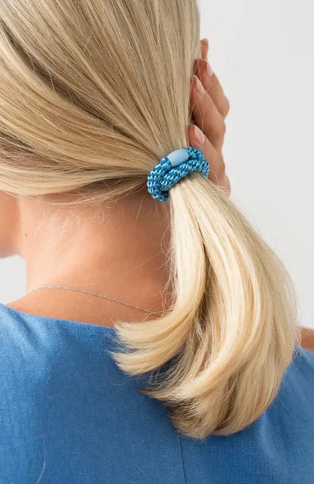 LI2337CarolinaBlueModelAlt_DAY2_3_Shopify_Optimized_84a03774-4eba-4ad9-8c4a-fa20c87cb2c1_646x994