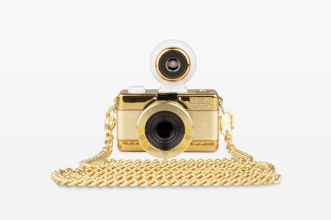 fisheye-baby__gold__front__chain__on-grey