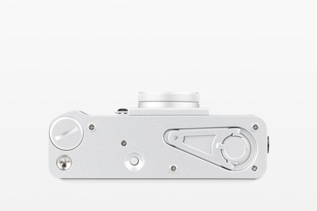 lomo-mca__silver__bottom__on-grey