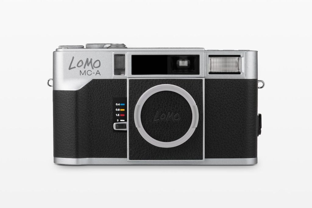 lomo-mca__silver-front__lens-cap__on-grey