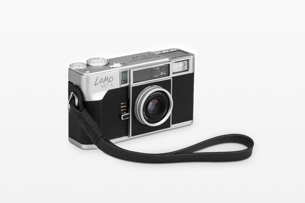 mc-a_leather-handstrap_camera-silver-grey