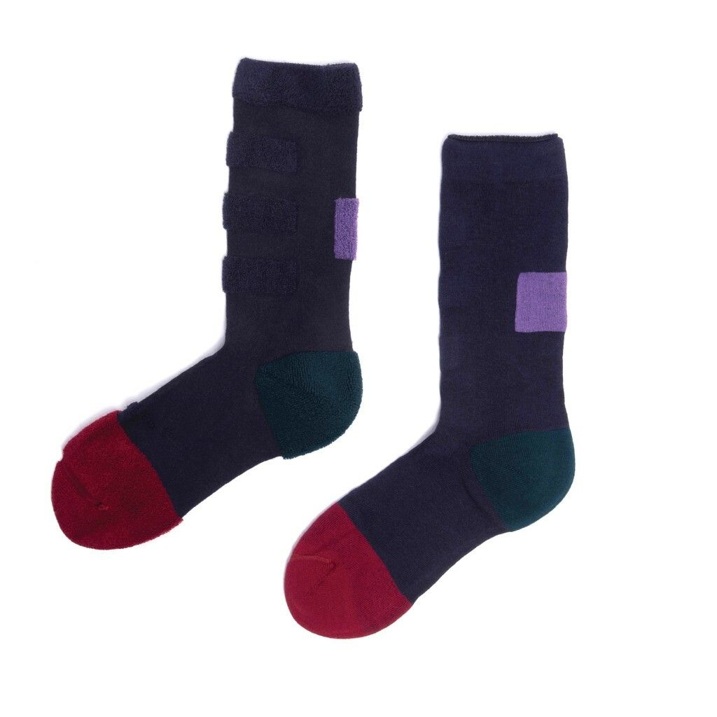 reversible-patterned-socks_goodpairsocks_goodstory_my-inner-beauty_minda_dark-blue_light-purple_dark-red_bistro-green03.jpg