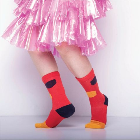 reversible-patterned-socks_goodpairsocks_goodstory_my-inner-beauty_jiwa_red_black_reebok-gold_white02.jpg