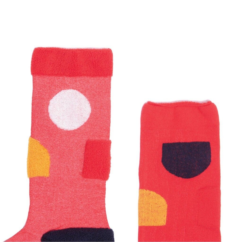 reversible-patterned-socks_goodpairsocks_goodstory_my-inner-beauty_jiwa_red_black_reebok-gold_white04.jpg