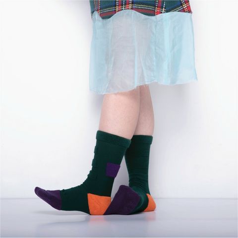 reversible-patterned-socks_goodpairsocks_goodstory_my-inner-beauty_minda_bistro-green_dark-blue_orange02.jpg