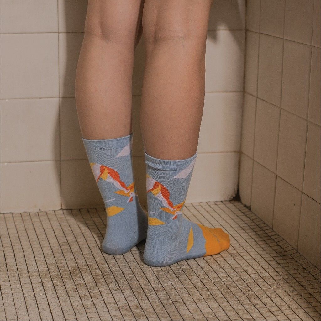 non-elastic-socks_goodpairsocks_goodstory_fancy-footwork_run_light-blue04.jpg