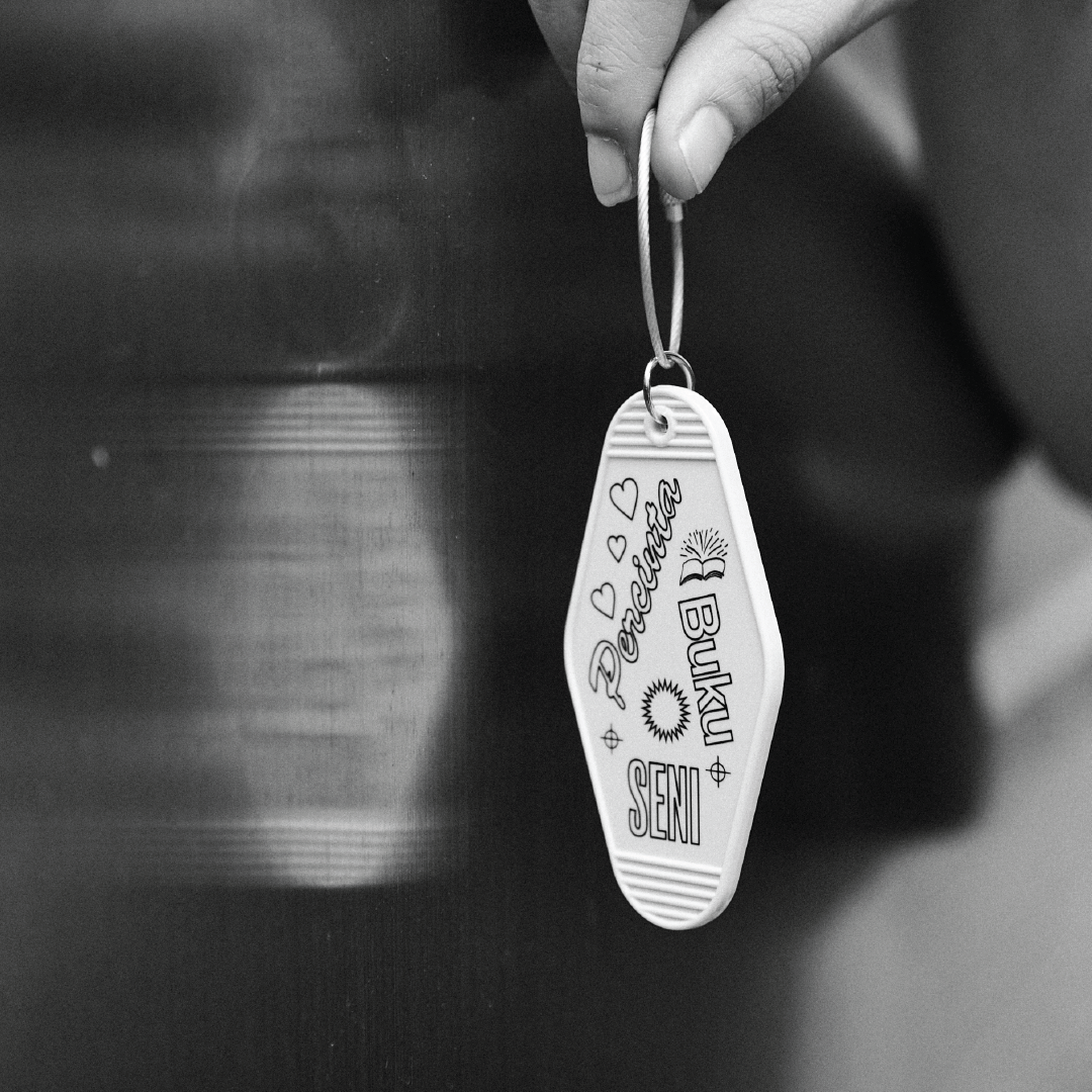 KLABF_product-1080x1080_KEYCHAIN_WHT-01