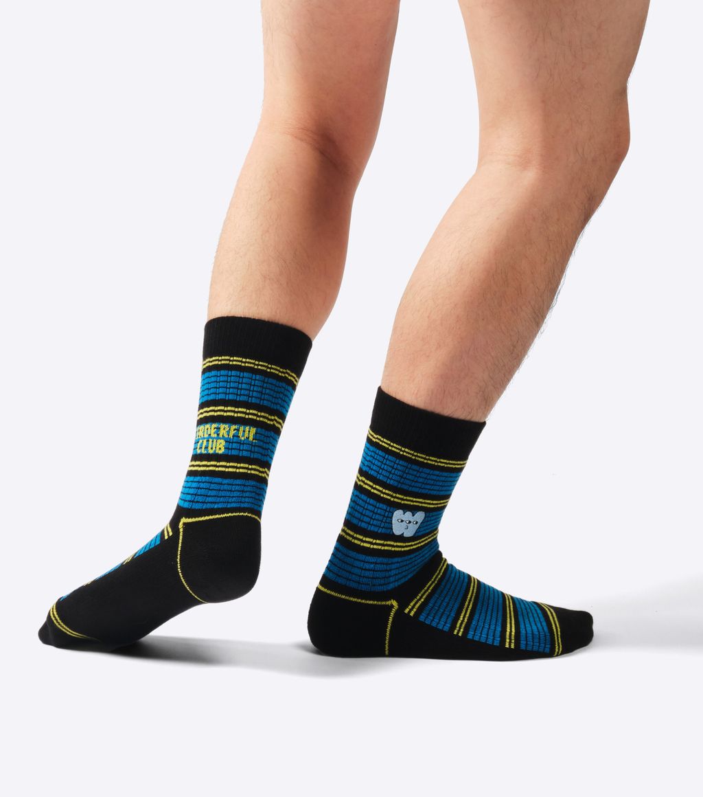 WAWW_PH_4x3_SOCKS_WEIRDME_01C