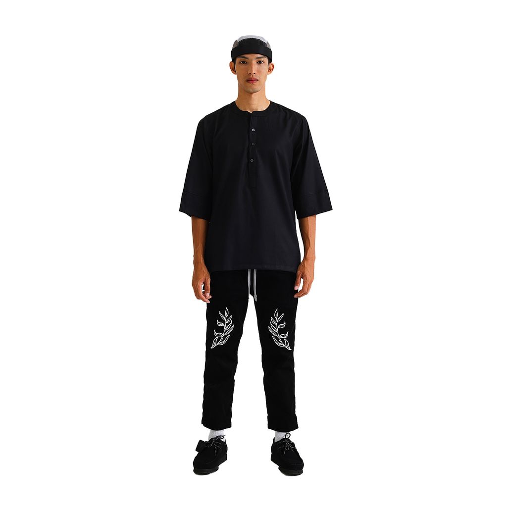 black round collar 1