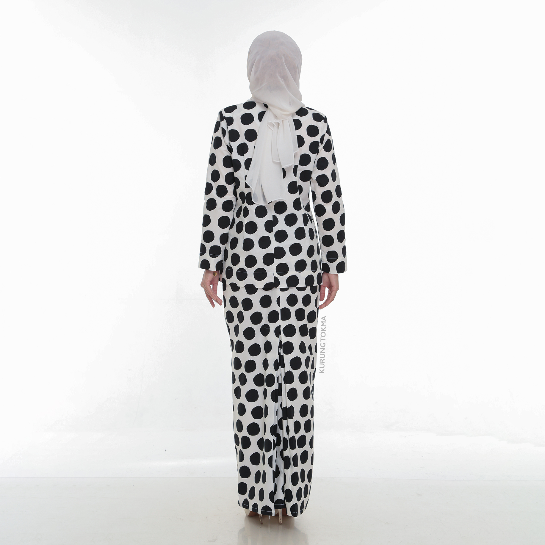 polkadot black 2