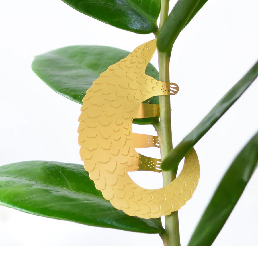 imgi_19_pangolin-plant-animal-decoration-plant-gift-another-studio_f51979b7-957b-453d-91ab-1f83e698f3c9_900x