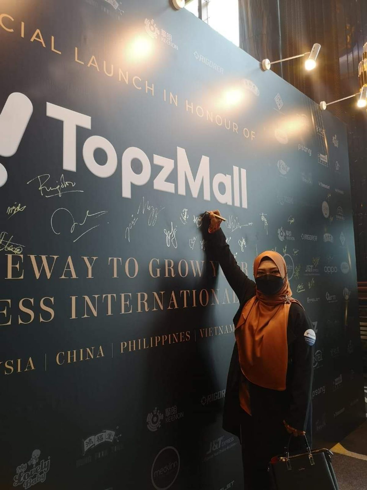 QUBIC X TOPZMALL