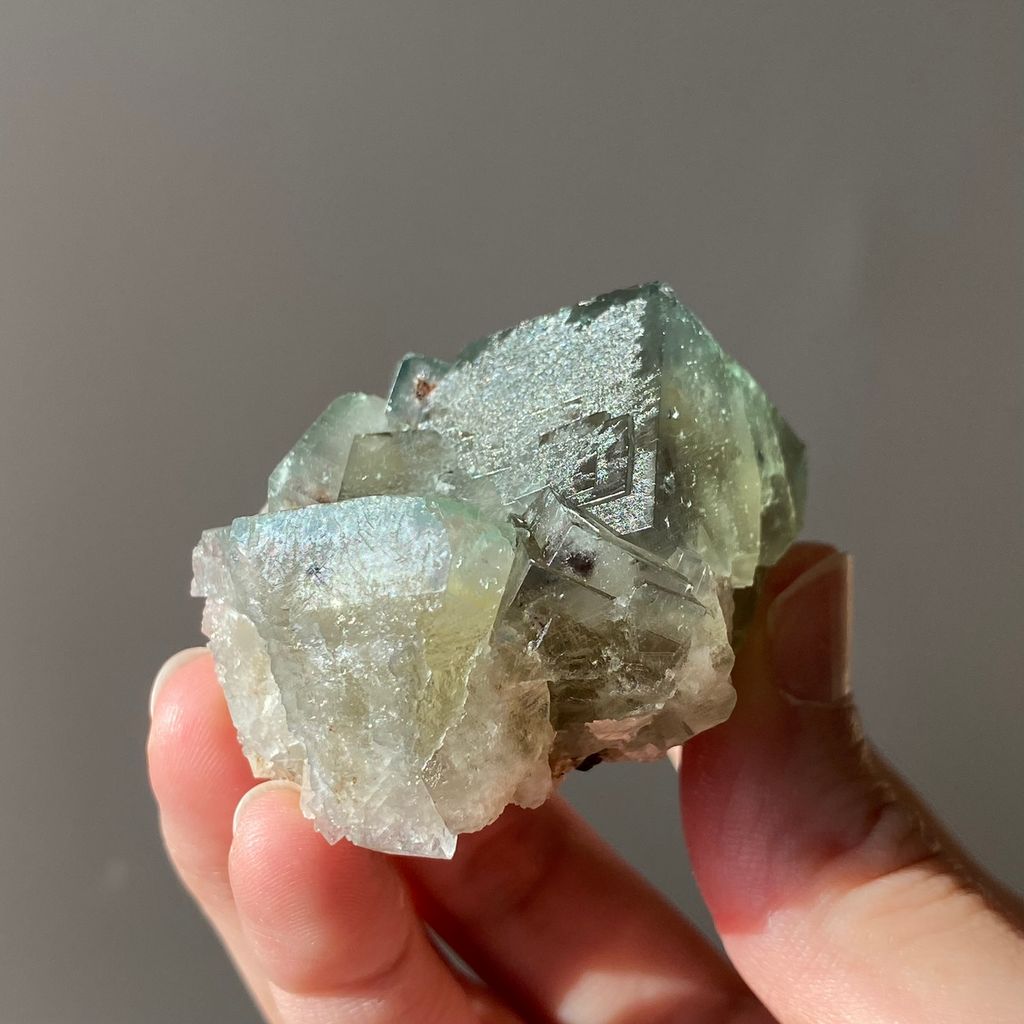 22F03PI16 英國日光螢石 138.6g $2300 (4).JPEG