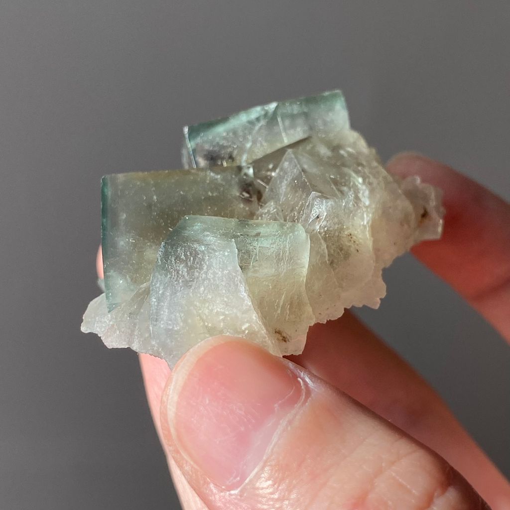 22F03PI37 英國日光螢石 75.5g $1600 (4).JPEG