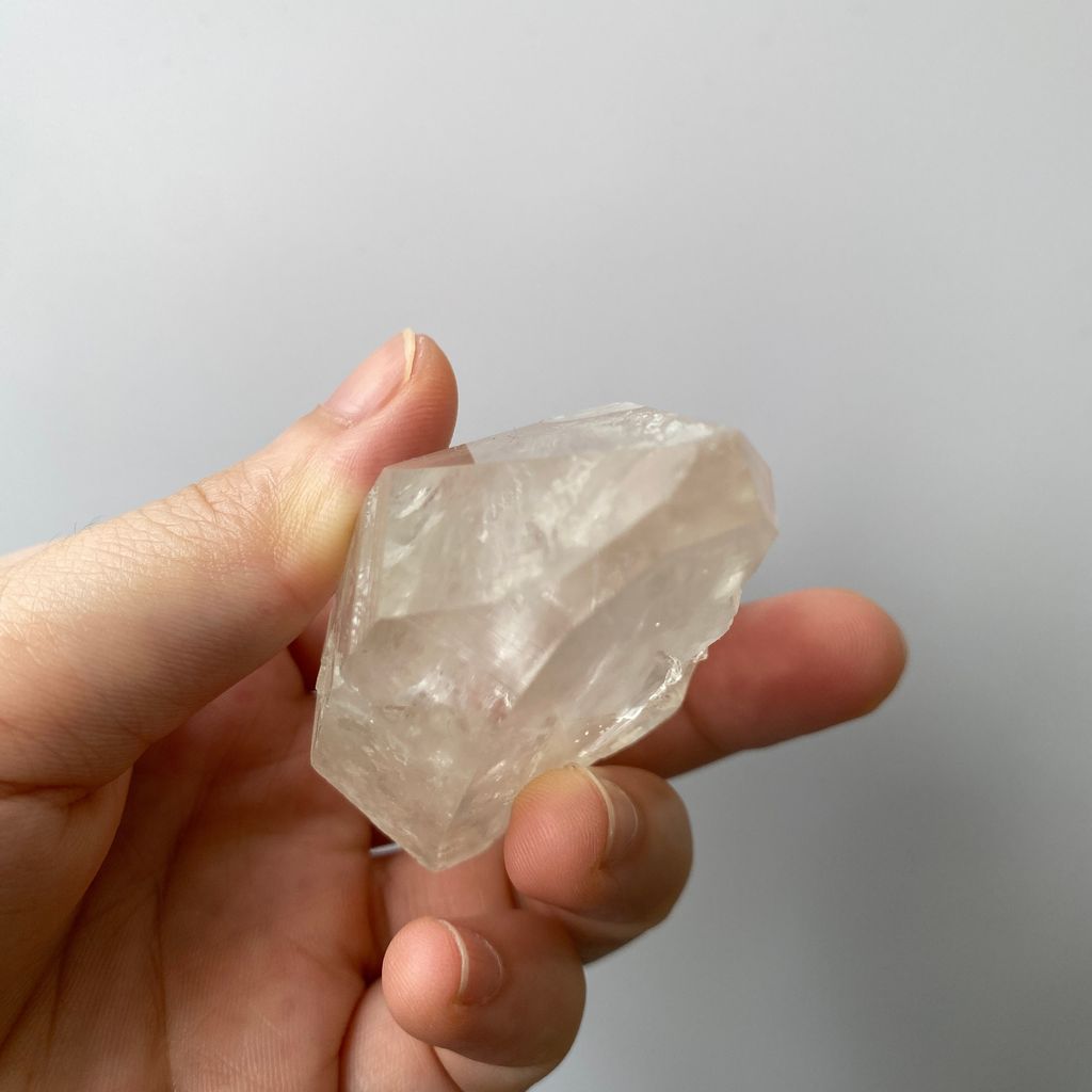 22F180016巴西雷擊水晶 76.4g $3300 (5)