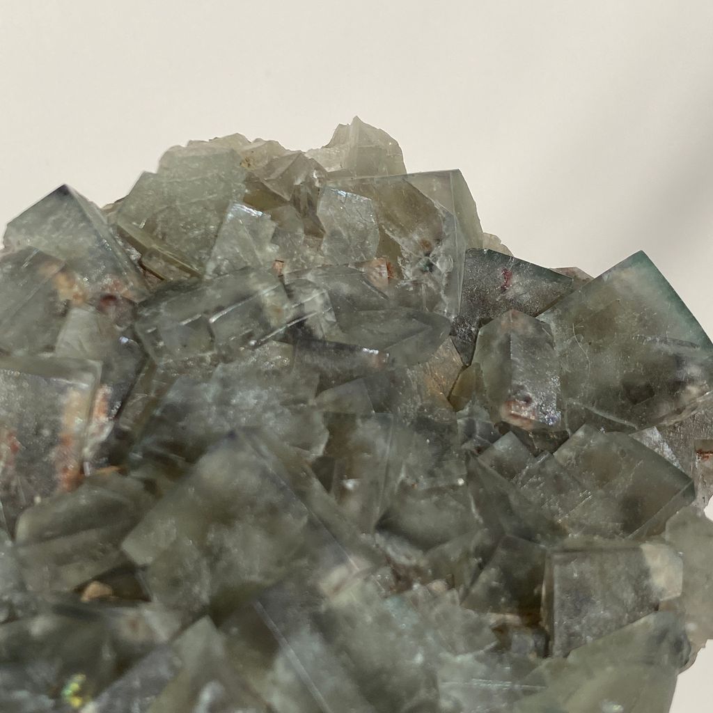 異色毒藤 I 英國日光螢石 806g $9350 22I03PI2 (9)