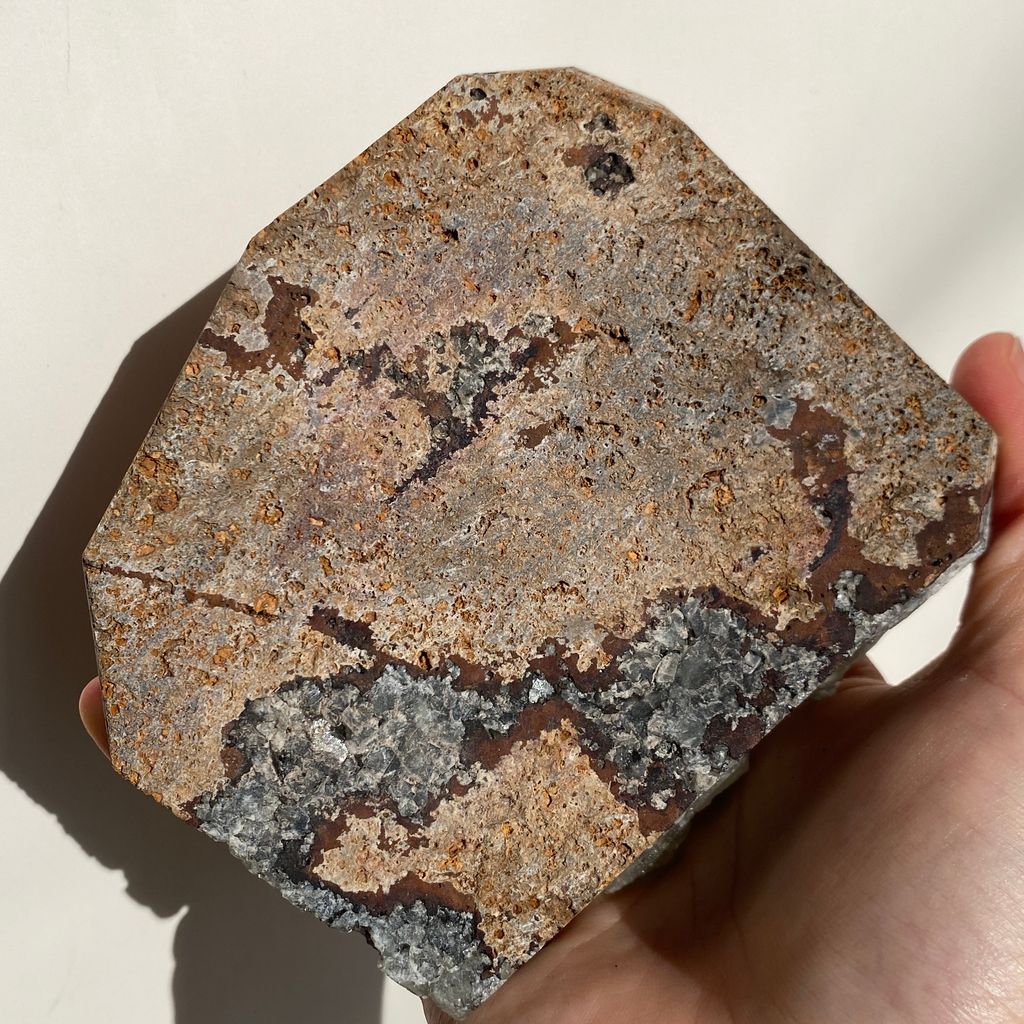 異色毒藤 I 英國日光螢石 806g $9350 22I03PI2 (8)