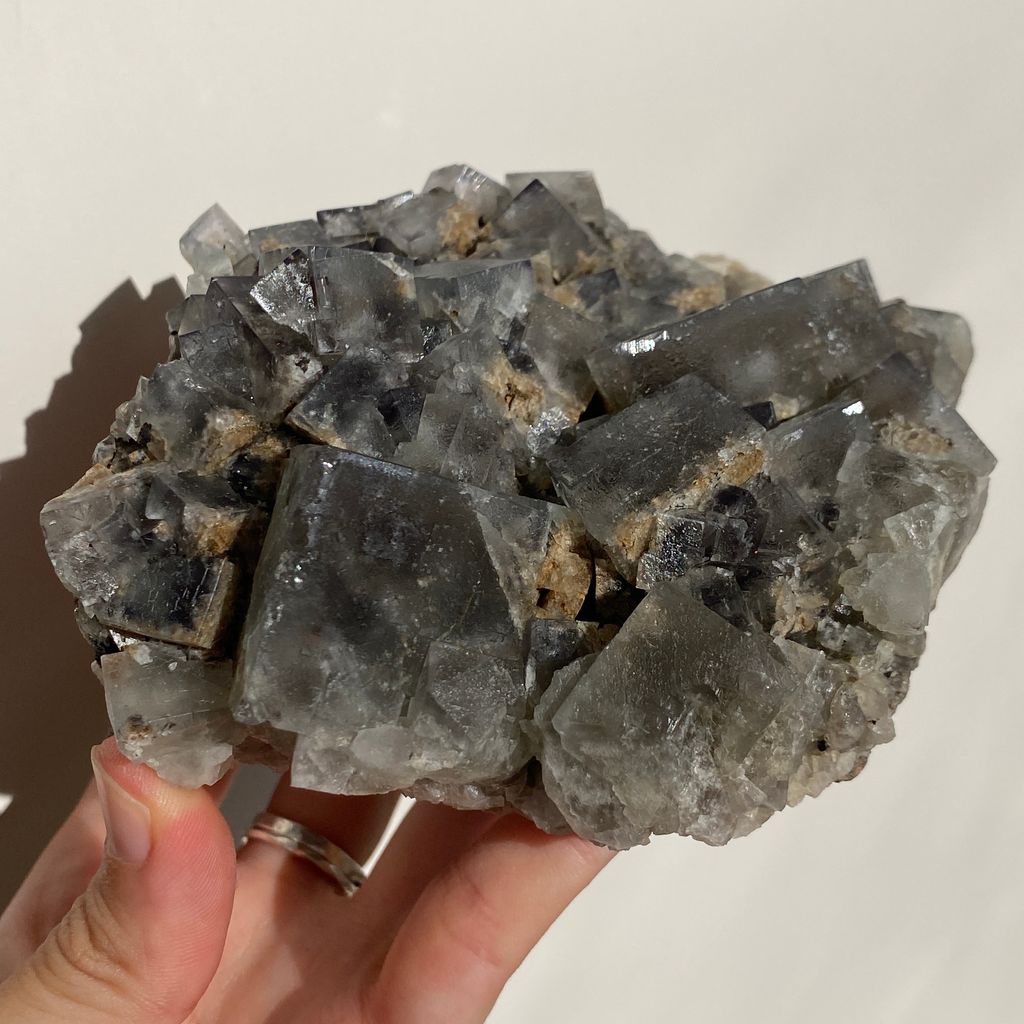 異色毒藤 I 英國日光螢石 827.5g $9650 22I03PI1 (6)