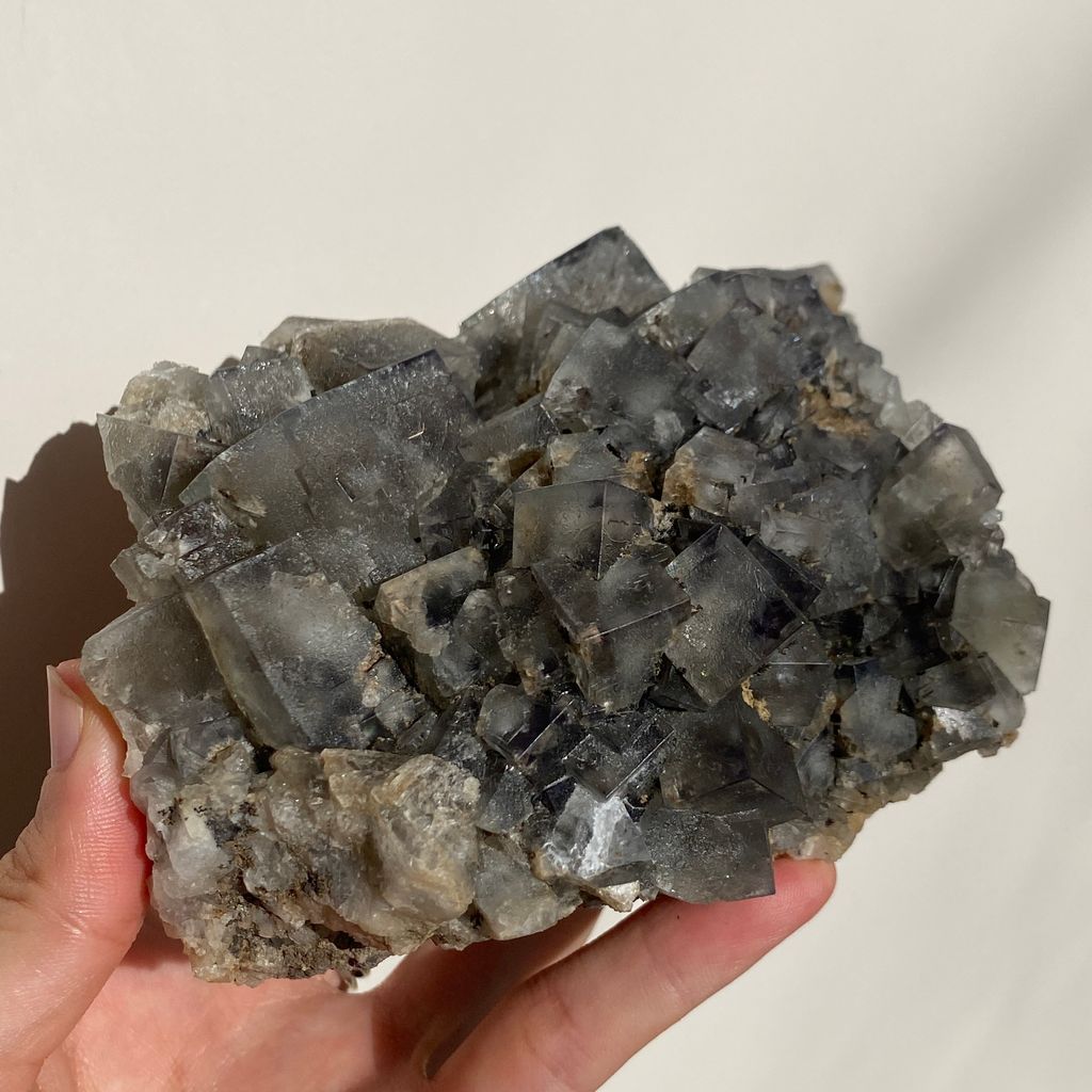 異色毒藤 I 英國日光螢石 827.5g $9650 22I03PI1 (4)