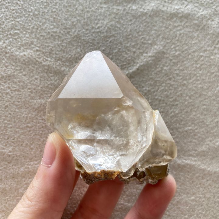 23E18A8 巴基斯坦哈休比封閉式扭旋水晶 94.8g $2800 (1)