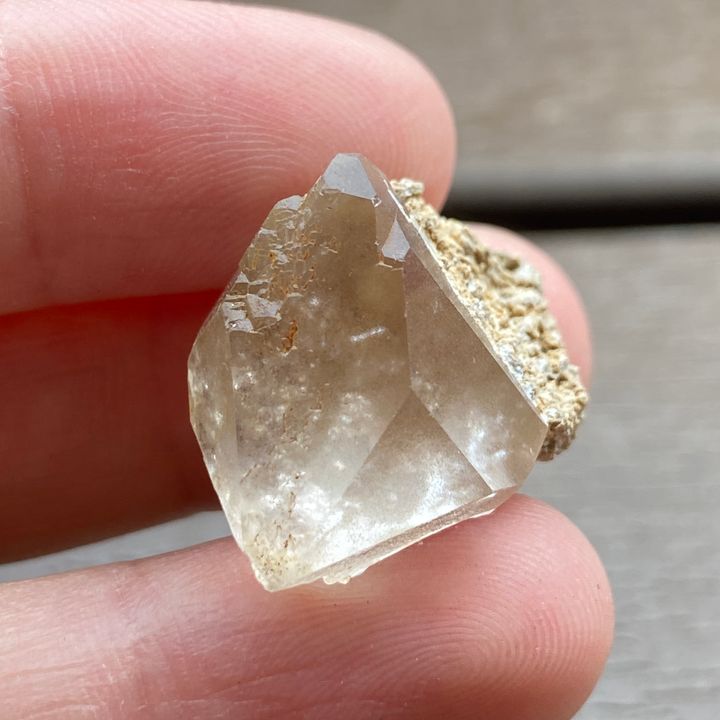 23E18A32 巴基斯坦哈休比封閉式扭旋水晶 5.4g $300 (2)
