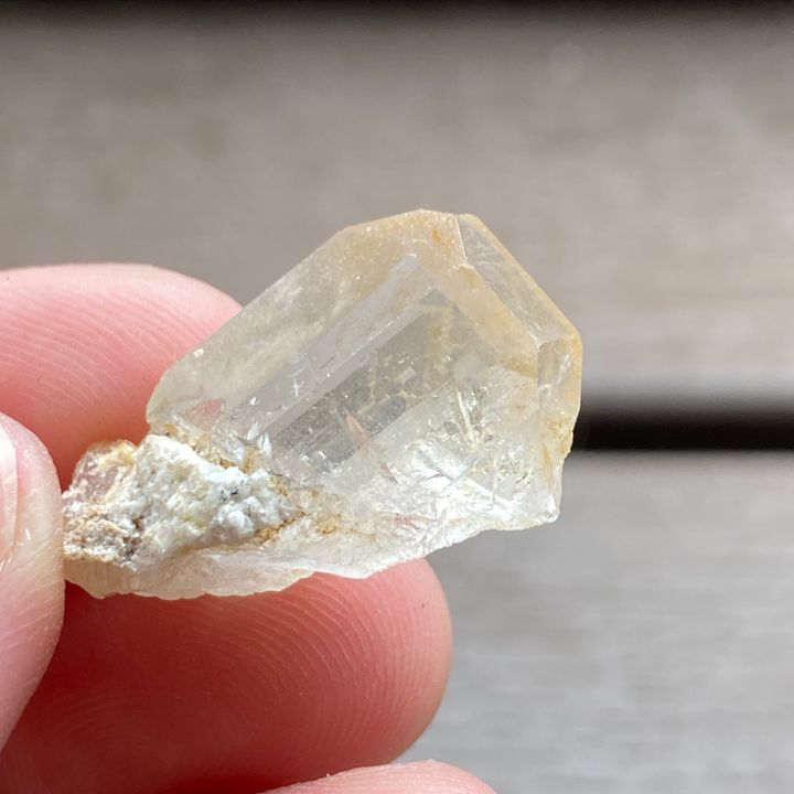 23E18A35 巴基斯坦哈休比封閉式扭旋水晶 3.5g $200 (2)