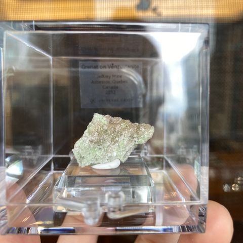 23E04005B 加拿大魁北克香檳色石榴石共生符山石 4.6g $1200 (1)