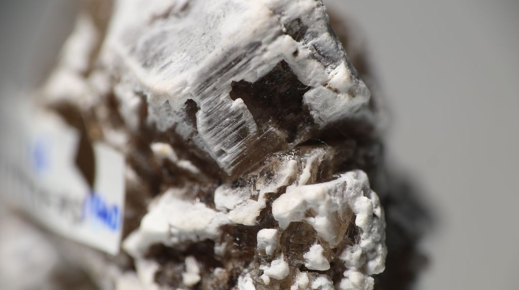 23G53A26 23.9 1400 (8)