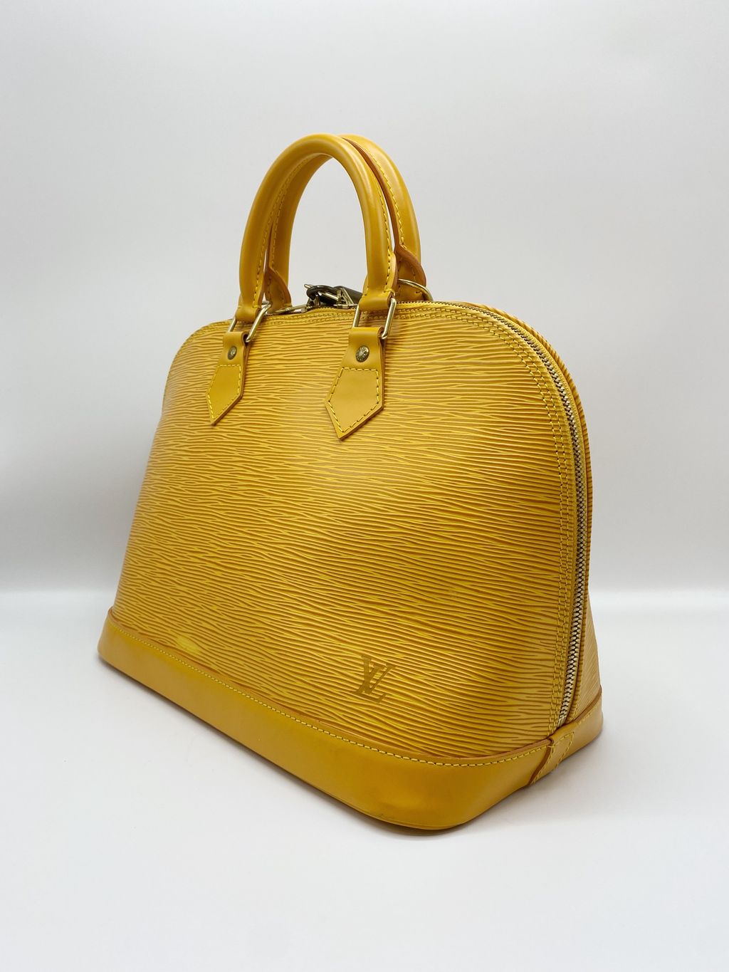 Louis Vuitton White Epi Leather Ivoy Alma PM NM Bag ref.310657