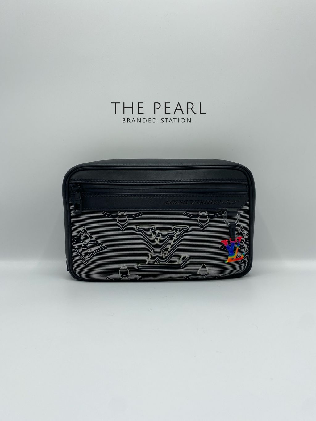 Louis Vuitton 2054 Expandable Messenger Bag – The Pearl Branded Station
