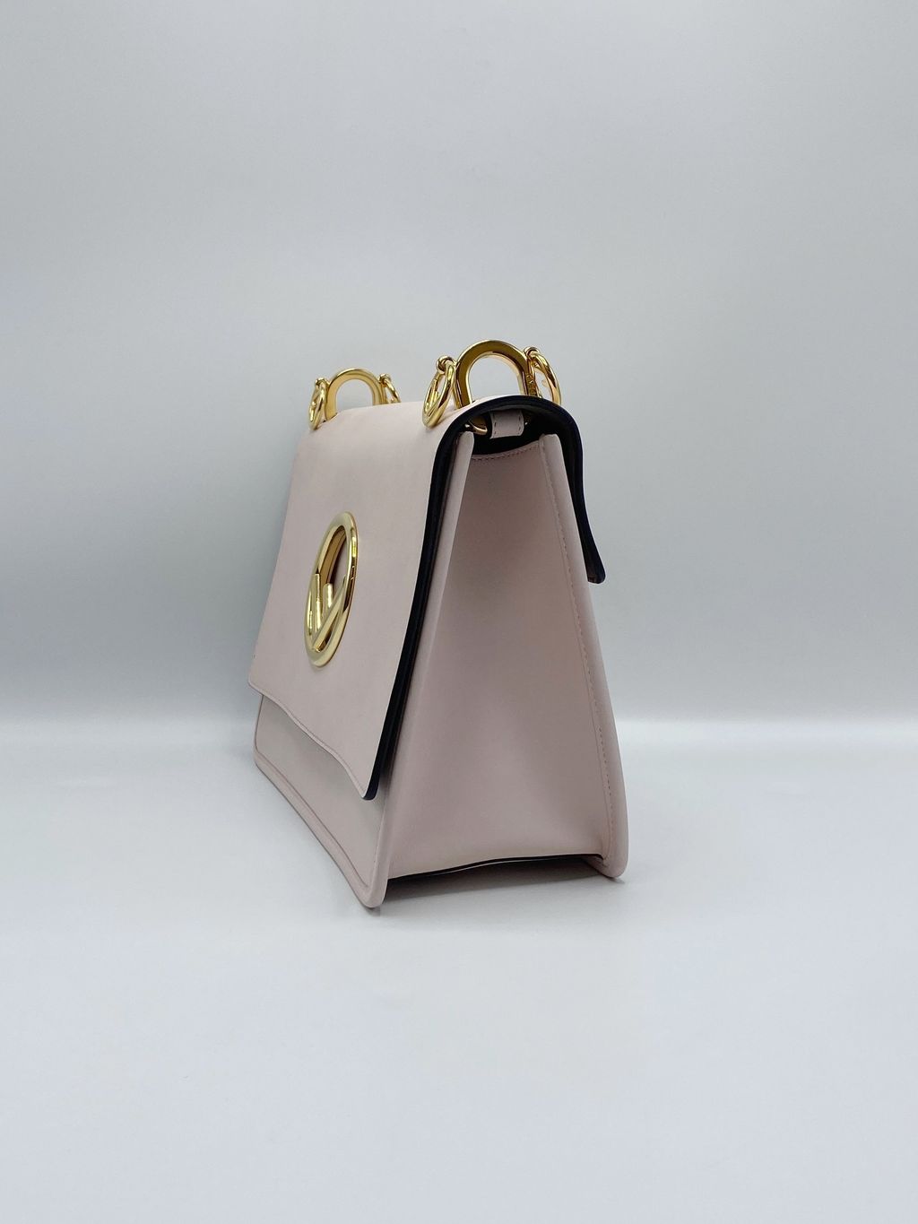 81722F98-9362-41ED-B6B3-EC79F5458EC7