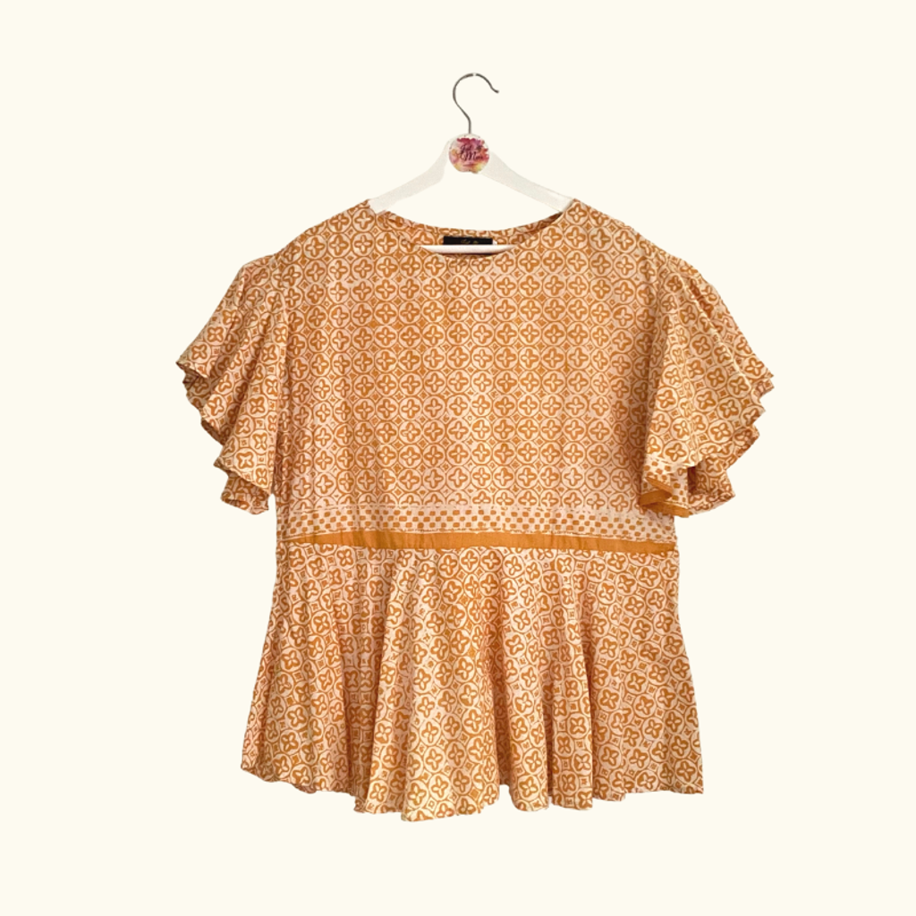 Yellow frilly top.png