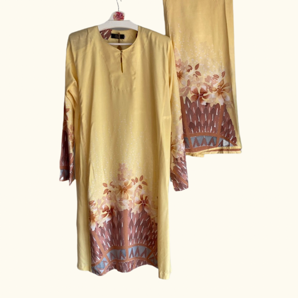 Yellow kurung Pahang Large .png