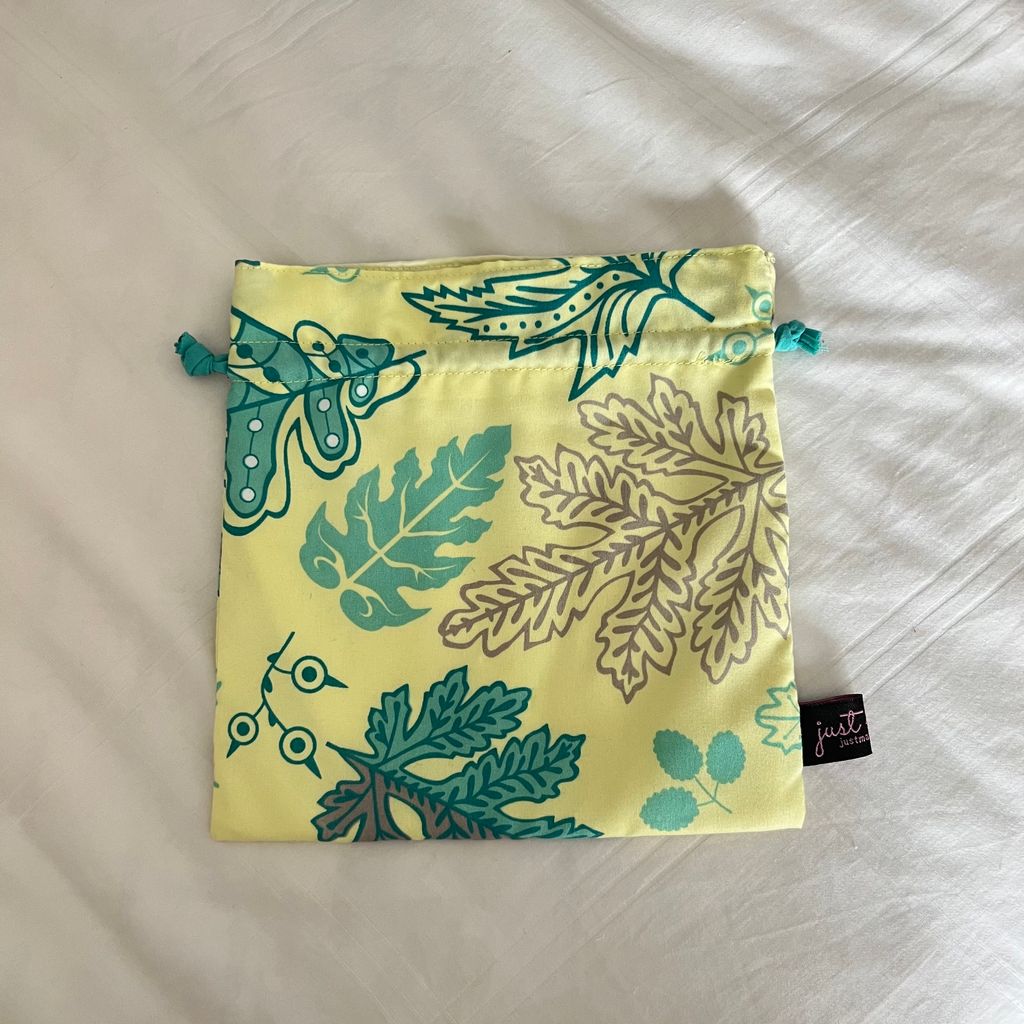 Green leaves drawstring bag