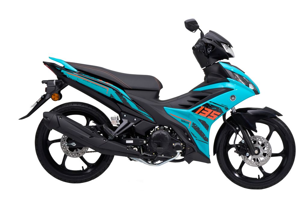 230821001 - Yamaha 135LC CYAN RIGHT