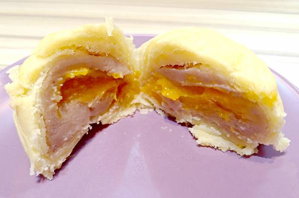 【開箱】大友食品。芋頭流芯酥6入禮盒。是鹹蛋黃,我加了鹹蛋黃 【開箱】大友食品。芋頭流芯酥6入禮盒。是鹹蛋黃,我加了鹹蛋黃