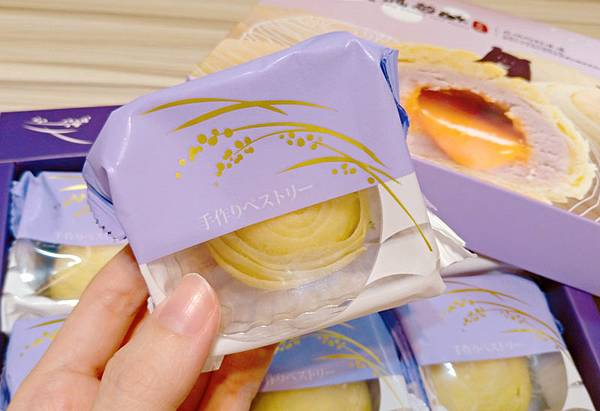 【開箱】大友食品。芋頭流芯酥6入禮盒。是鹹蛋黃,我加了鹹蛋黃 【開箱】大友食品。芋頭流芯酥6入禮盒。是鹹蛋黃,我加了鹹蛋黃