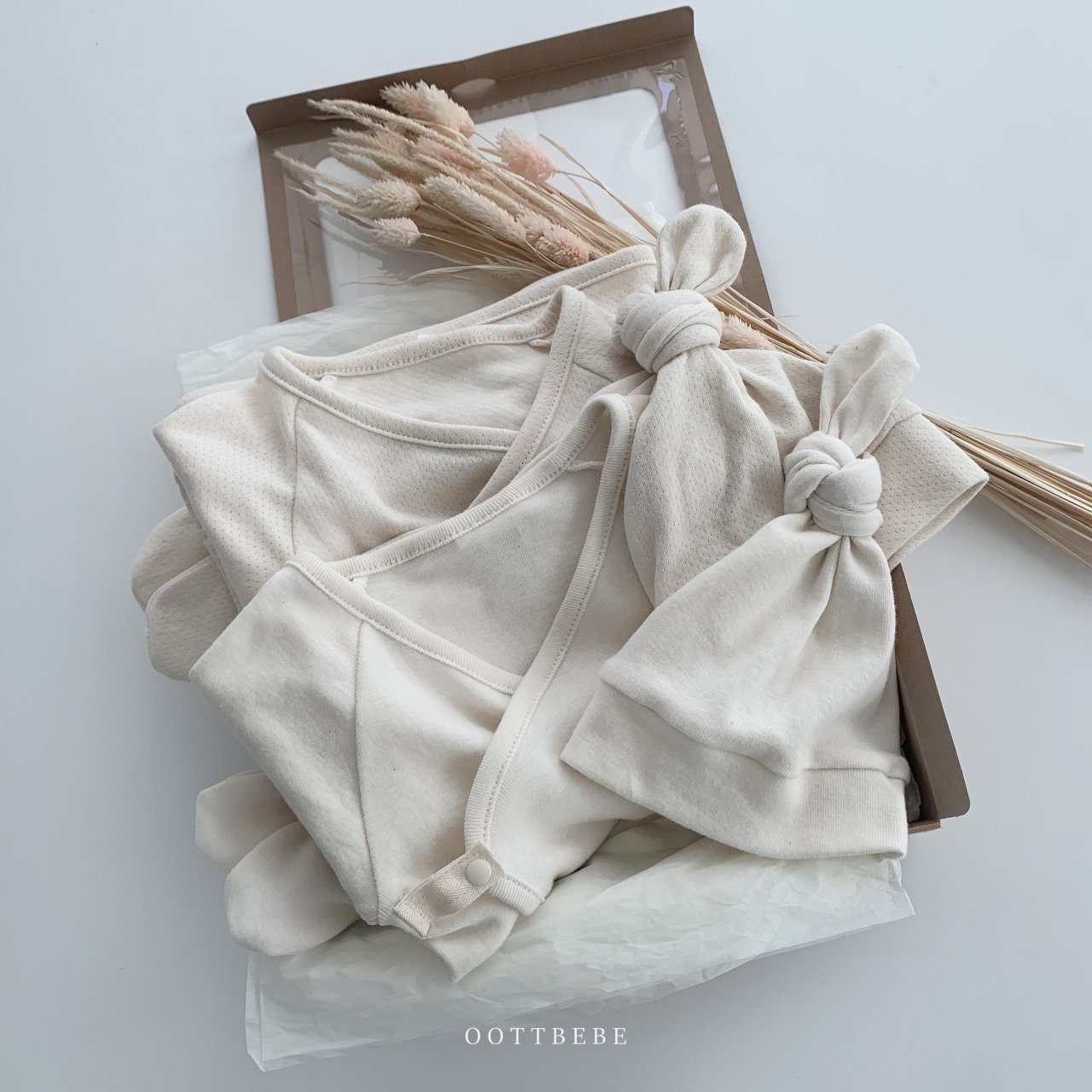 D29B0438-5821-4000-BEBA-B30FBBFF179F