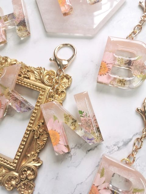 ARTORIAS ALPHABET KEYCHAIN RESIN SUBTLE CHARM (1).jpg