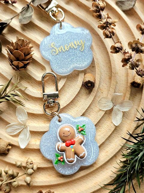 glow in the dark gingerbread man mistletoe festive keychains personalized tags (4)