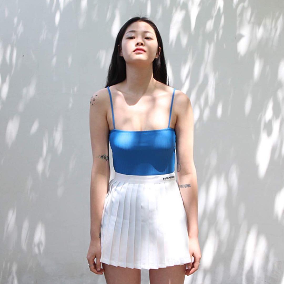 white_pleated_skirt_28.jpeg
