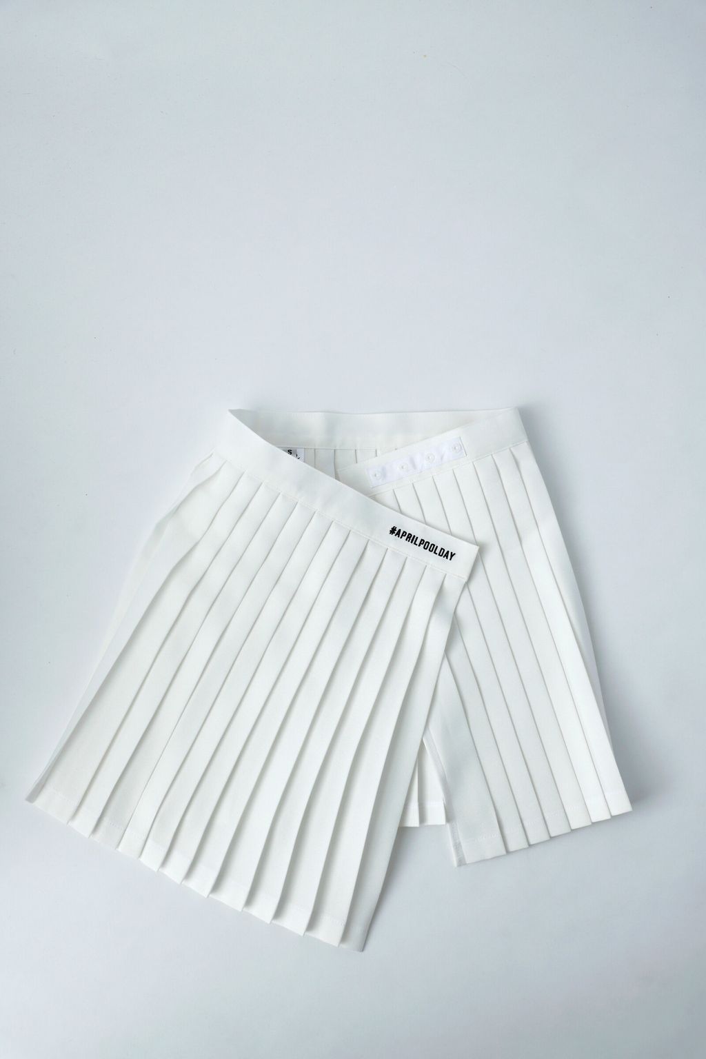 white_pleated_skirt_5.jpg