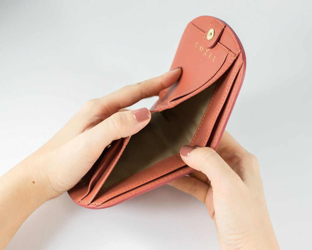 cozee-arch-wallet-coral-pink-4.jpeg