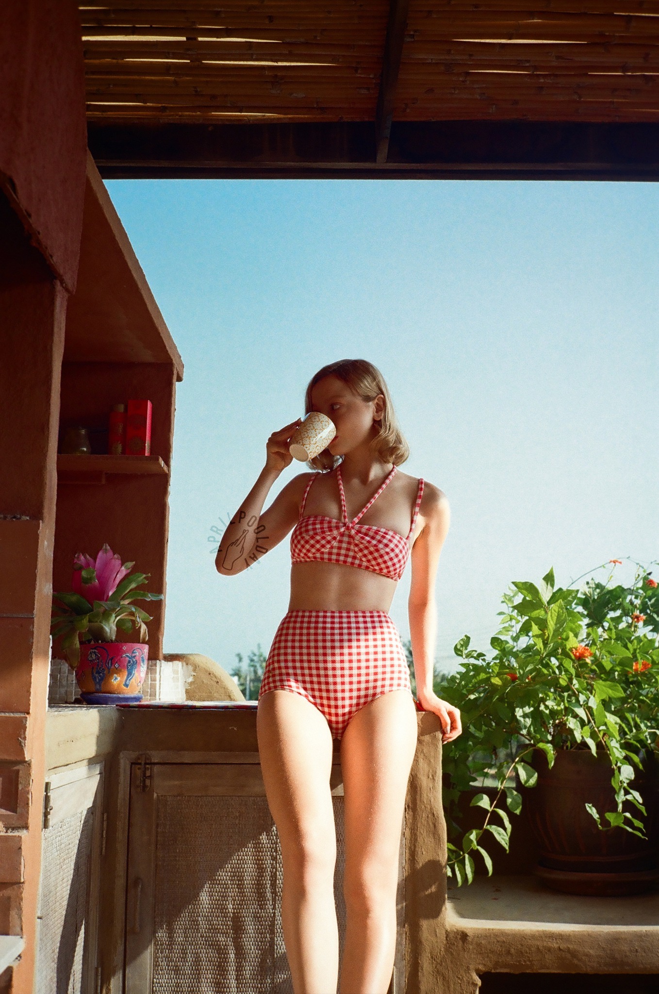 Mami 紅格紋繞頸復古比基尼泳衣│高腰低衩包臀│保守女孩│泰國